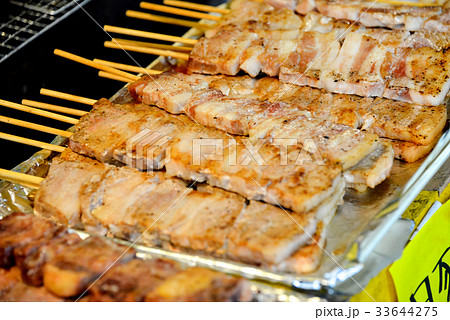 豚串 祭り 肉 屋台の写真素材