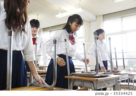 中学生 ジャージ 女子 女子中学生の写真素材