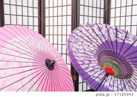 番傘 和傘 透過 和の写真素材