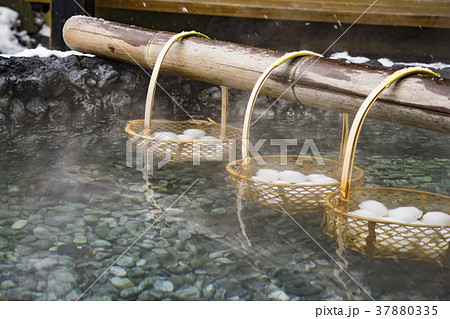 草津温泉 温泉たまご かご 温泉の写真素材
