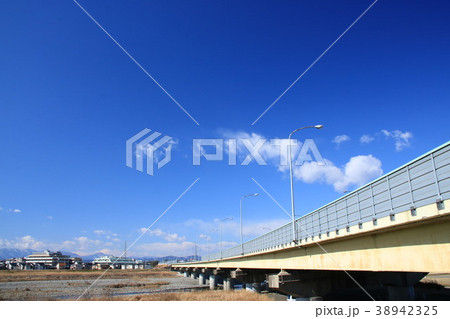 石田大橋 青空 橋 日野市の写真素材