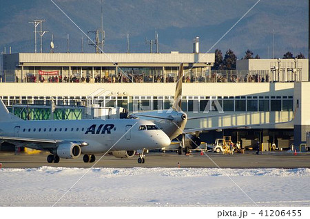 空港 地方空港 見送り 旅行の写真素材