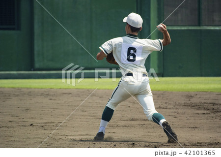 高校野球 野球 ショート 遊撃手の写真素材