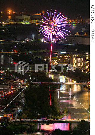 花火 夜景 夢前川 兵庫県の写真素材