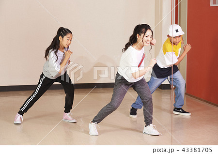 キッズダンスの写真素材