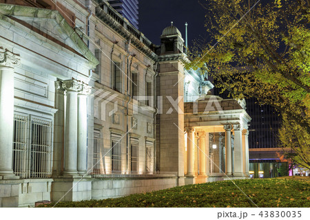 日本銀行 日銀 大阪支店 ライトアップの写真素材 - PIXTA