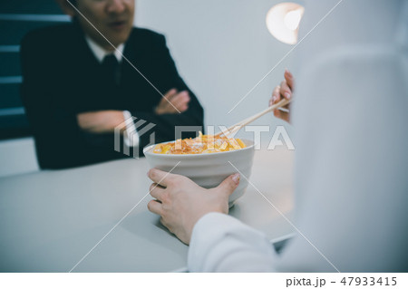 取調室 カツ丼の写真素材