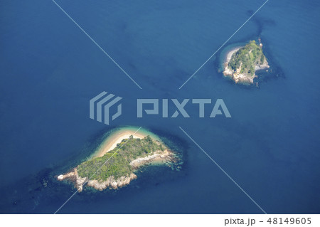 無人島 孤島 小さい島 海の写真素材