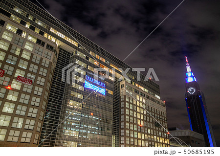 新宿 高層ビル 夜景 人気 時計塔