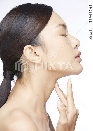 ポニーテール 横顔 女性 ビューティの写真素材