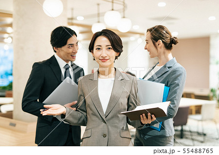 通訳の写真素材