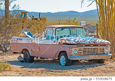 ピックアップトラック 自動車 アメ車 アメリカの写真素材