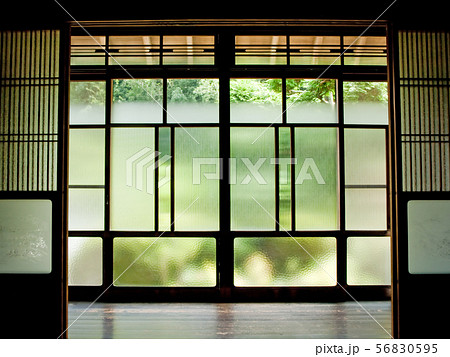 窓枠 昭和 レトロの写真素材 - PIXTA