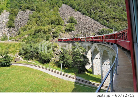 ループ橋 ブルージオ 橋 欧州の写真素材