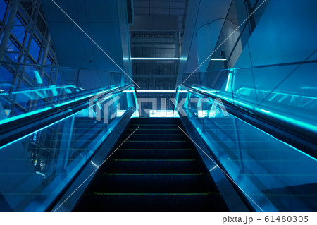 エスカレーター 東京 近未来 Sfの写真素材