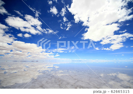 塩湖の写真素材