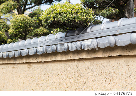 日本家屋 塀 土壁 和の写真素材