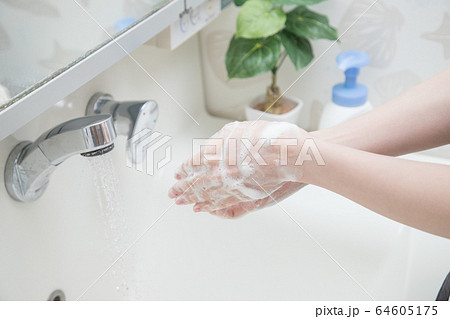 手を洗うの写真素材
