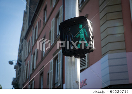 信号機 海外 ヨーロッパ 交通 フランスの写真素材