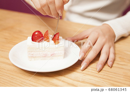 ショートケーキ 食べるの写真素材