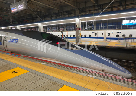 博多駅 新幹線 ホーム レールスターの写真素材 博多駅 新幹線 ホーム レールスターの写真素材