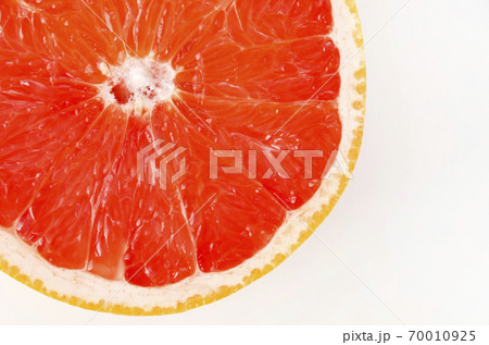 ピンクグレープフルーツ 断面の写真素材