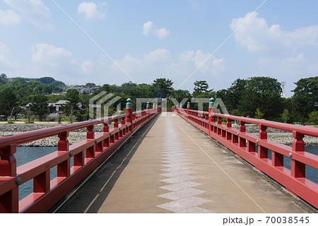 朝霧橋 橋 夏 朱色の写真素材