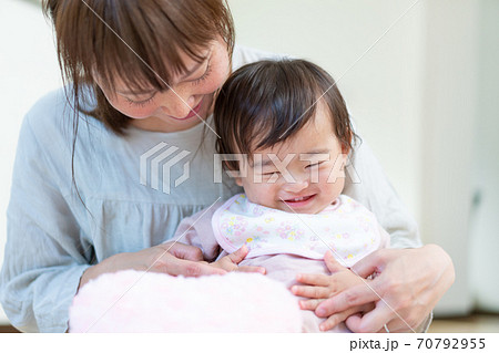 くすぐる 子供の写真素材