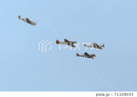 戦闘機 プロペラ機 レシプロ機 レシプロ戦闘機の写真素材