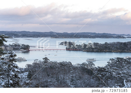 雪 松島 冬 観光船の写真素材