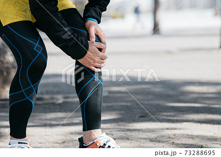 足元 足 走る ランニングの写真素材