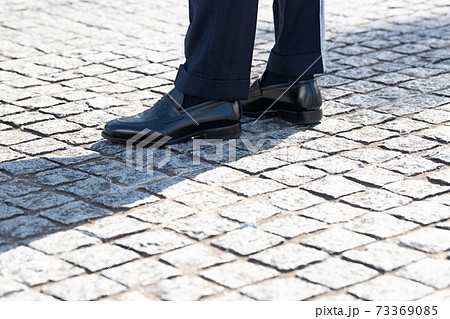 サラリーマン 靴 足 歩くの写真素材 サラリーマン 靴 足 歩くの写真素材