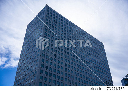 大都会東京の高層オフィスビル