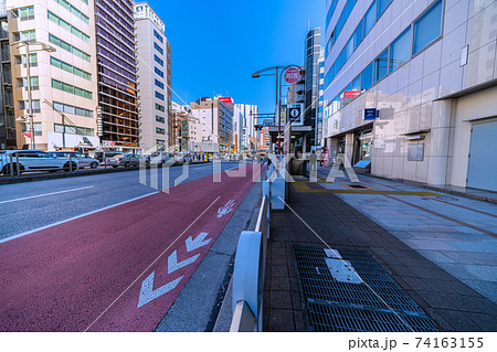 点字ブロック 道路の写真素材