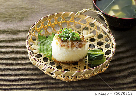 焼きおにぎりの写真素材