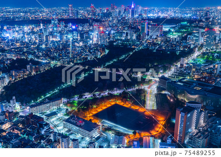 高層ビル マンション 高層マンション ヘリポートの写真素材