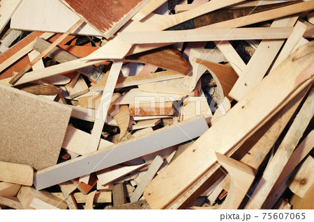 木材チップ ウッドチップ 背景素材 産業廃棄物の写真素材