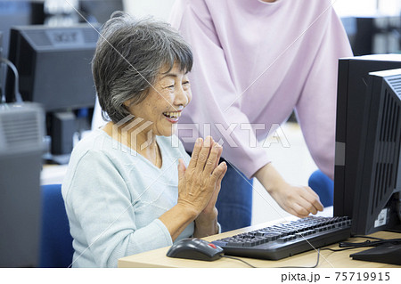 パソコン教室の写真素材