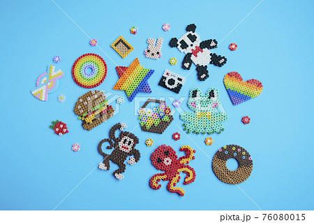 アイロンビーズ 動物の写真素材