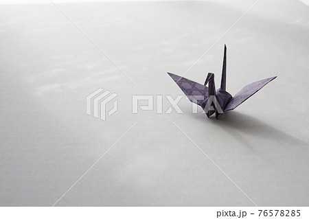 和紙 背景 鶴 折り紙の写真素材 Pixta
