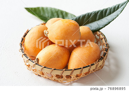 オレンジ色の果実の写真素材