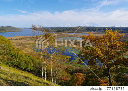 湖 風景 サルルン展望台の写真素材