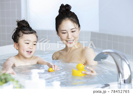 幼稚園女の子お風呂 