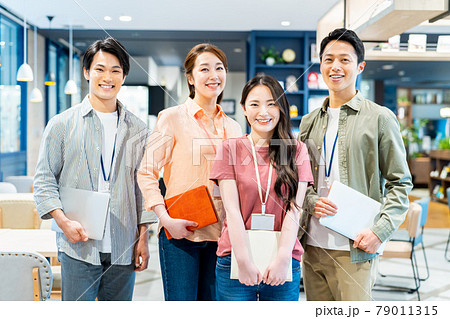 集合写真　会社 ビジネス 集合写真の写真素材 - PIXTA