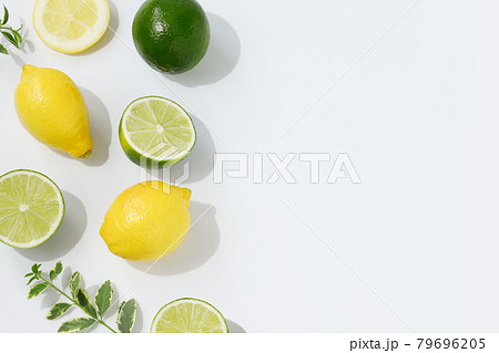 果物 レモン ライム 断面の写真素材