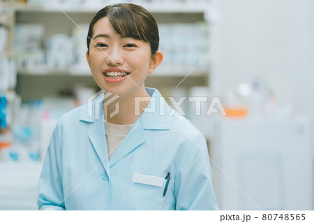 登録販売者の写真素材