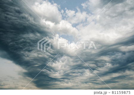 禍々しい 雲の写真素材