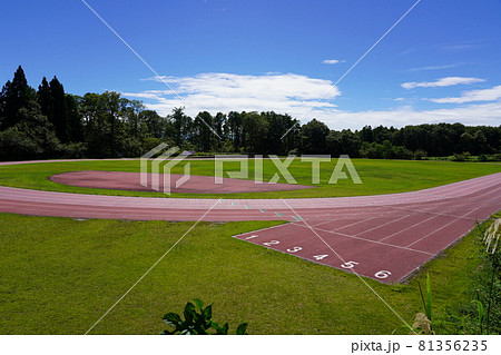 スタートライン 屋外 陸上トラックの写真素材