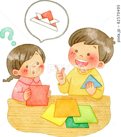 折り紙の折り方を教えてあげる子供