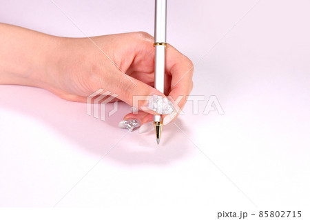 左利き 書く ペン 左手の写真素材
